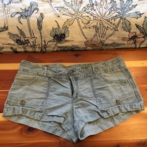 American Eagle green chino shorts size 6